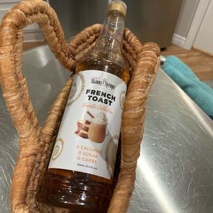 Woven wine pouring basket